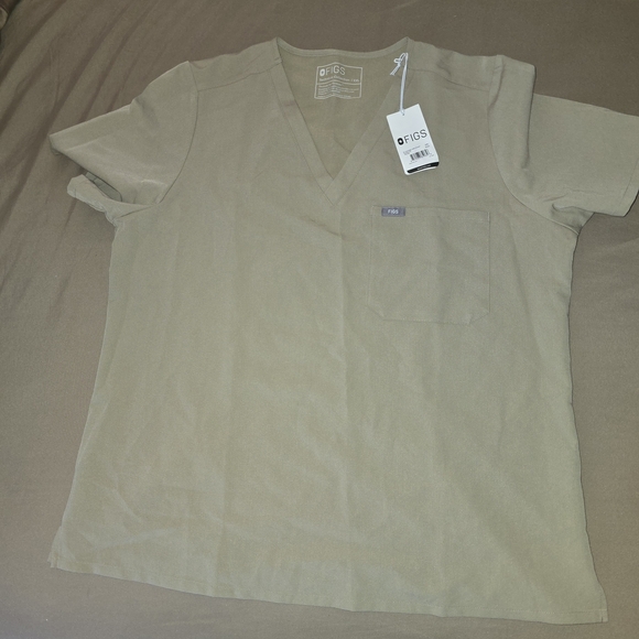 FIGS Men's Tan V-Neck Shirt - Picture 2 of 4